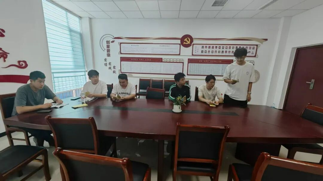 8B4F8